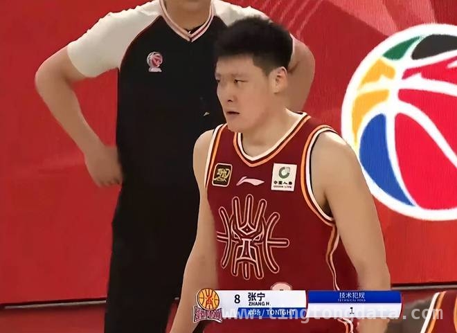 榜首对决！许钟豪肘击张宁，广厦队客场惹众怒 山西主场折戟，许钟豪恶行引发赛后风波