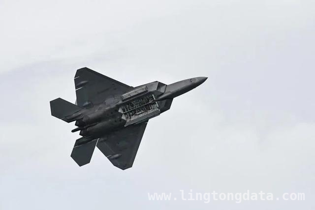 美国六代机F - 47亮相，性能、服役等多方面情况揭秘 波音获美国六代机F - 47订单，背后原因与挑战并存