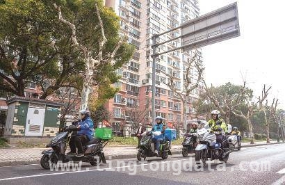 聚焦上海电动自行车补贴：为快递外卖骑手打通换车“绿色通道”，外卖快递骑手与电动自行车以旧换新政策的“脱节”困境