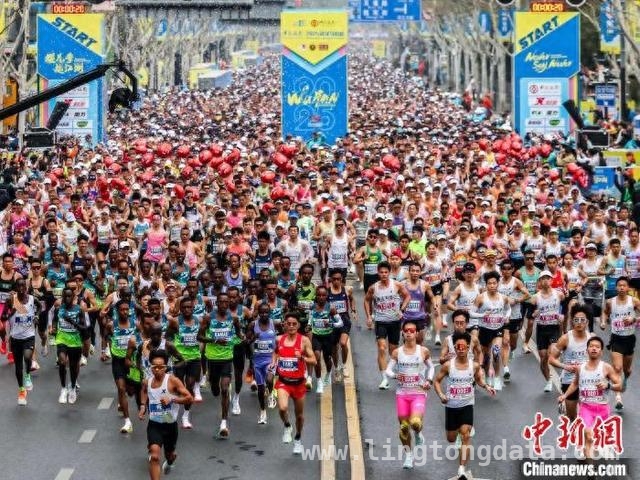 2025汉马：最美赛道邂逅樱花季，4万跑者齐聚，2025武汉马拉松魅力绽放