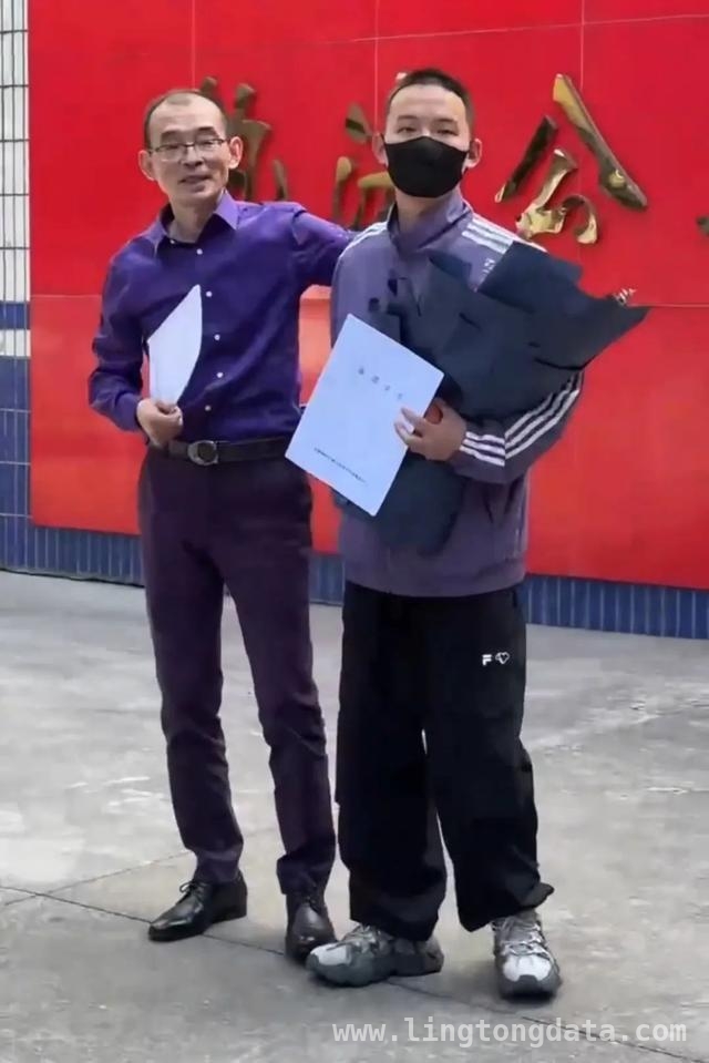 悬赏千万寻子成功，父子短暂分别开启新征程，“悬赏千万寻子”谢岳送子回校，团圆后再迎新起点