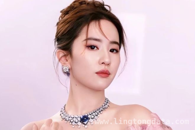 娱乐圈双骄：赵丽颖与刘亦菲的辉煌之路