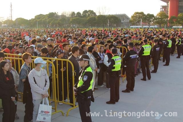 F1中国赛：无人机、机器人助力安保显神通 三天F1盛会，嘉定警方全方位守护观众安全与赛事秩序