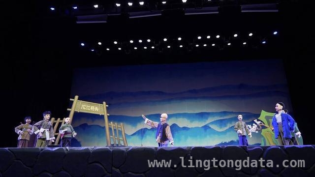 看资中木偶戏，品国画大师传奇，这场演出绝了！，木偶剧再现张大千智斗土匪，资中非遗开启“破圈”之旅