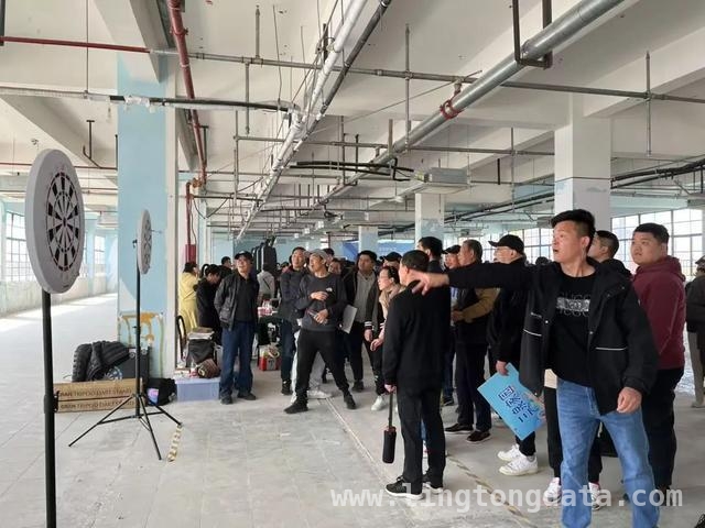 彭浦新村街道软式飞镖赛：社区体育盛会激情上演 一场“飞”进社区的飞镖盛宴，彭浦新村街道赛况精彩