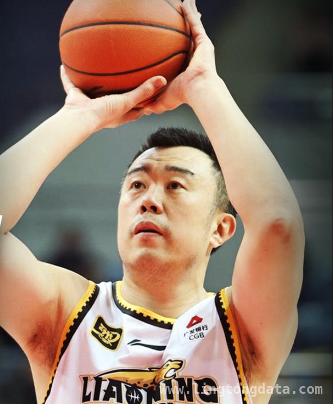 辽宁男篮火力全开，赛季双杀上海男篮！，辽宁五连胜斩上海，收官之战悬念待解！