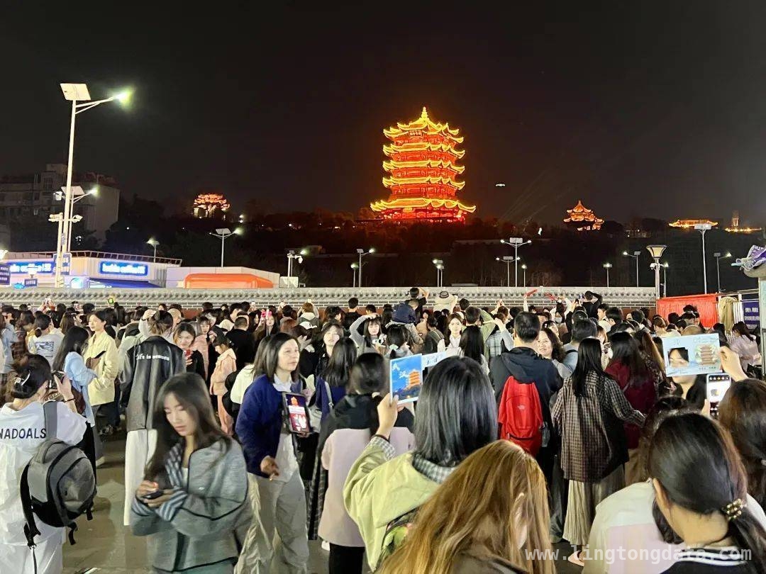 赏樱季汉马期间，武汉地铁3月22日平稳应对高客流，3月22日武汉地铁客运火爆，温馨提醒出行注意事项