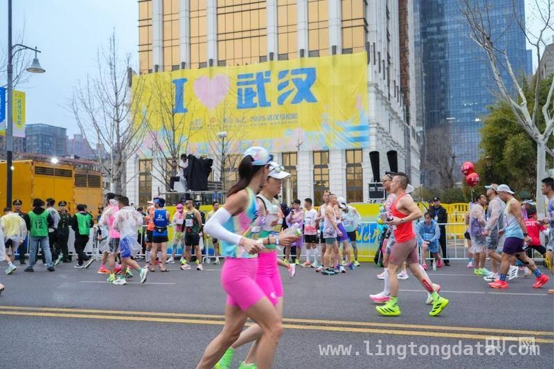 金标首秀，2025武汉马拉松燃爆春日江城，跑遍武汉美景，2025武汉马拉松精彩不断