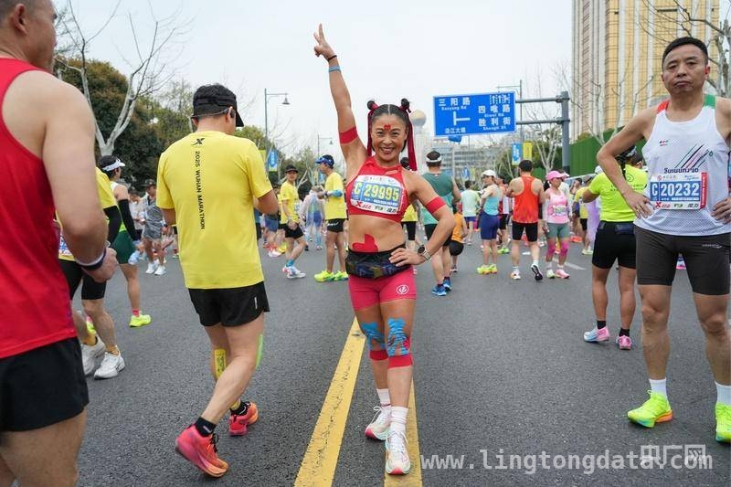 金标首秀，2025武汉马拉松燃爆春日江城，跑遍武汉美景，2025武汉马拉松精彩不断