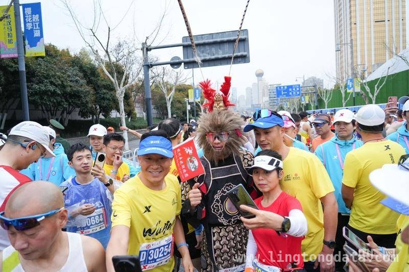 金标首秀，2025武汉马拉松燃爆春日江城，跑遍武汉美景，2025武汉马拉松精彩不断