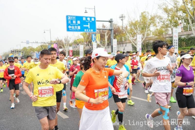 金标首秀，2025武汉马拉松燃爆春日江城，跑遍武汉美景，2025武汉马拉松精彩不断