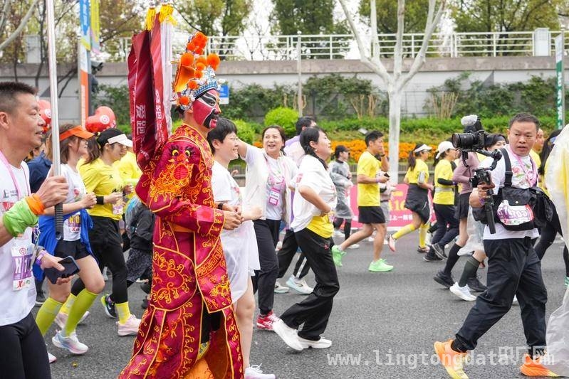 金标首秀，2025武汉马拉松燃爆春日江城，跑遍武汉美景，2025武汉马拉松精彩不断