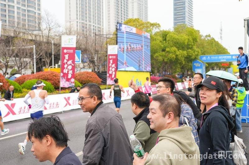 金标首秀，2025武汉马拉松燃爆春日江城，跑遍武汉美景，2025武汉马拉松精彩不断