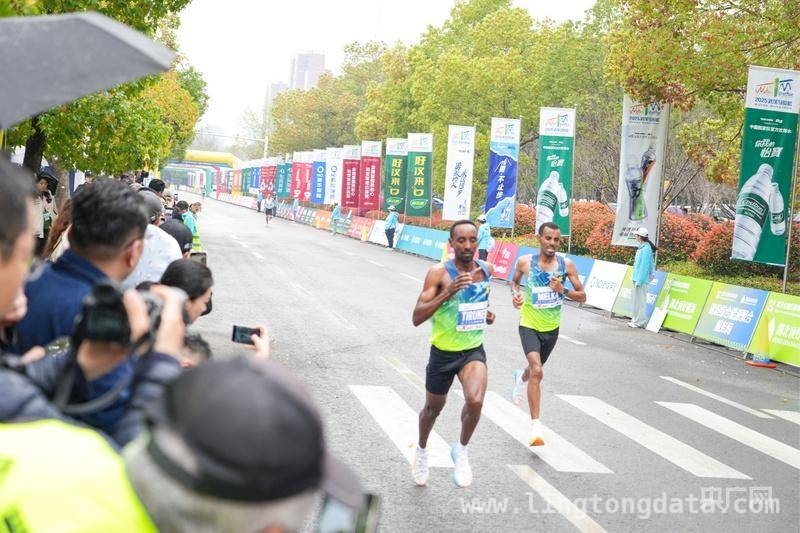 金标首秀，2025武汉马拉松燃爆春日江城，跑遍武汉美景，2025武汉马拉松精彩不断