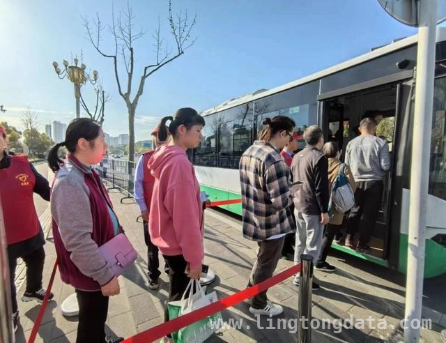 清明到，枫泾公墓、松隐山庄停车交通指南来助力 枫泾公墓与松隐山庄：清明祭扫停车及交通秘籍