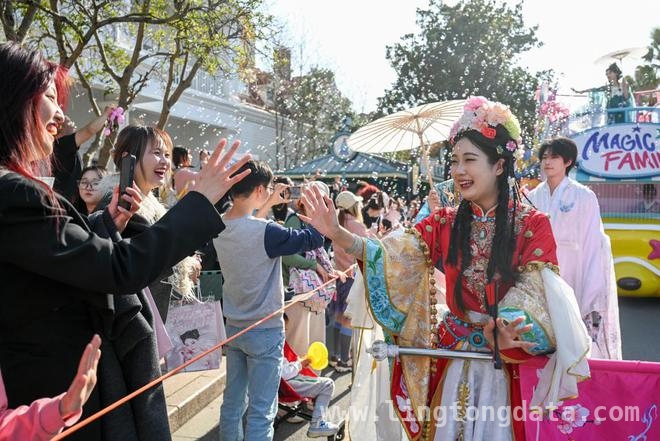 2025上海欢乐谷国潮文化节，多维次元穿越之旅！，上海欢乐谷国潮文化节，开启今春国风狂欢！