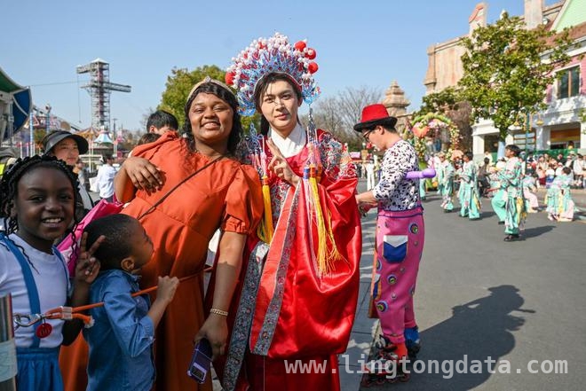 2025上海欢乐谷国潮文化节，多维次元穿越之旅！，上海欢乐谷国潮文化节，开启今春国风狂欢！