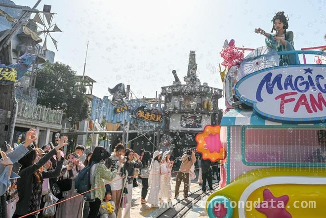 2025上海欢乐谷国潮文化节，多维次元穿越之旅！，上海欢乐谷国潮文化节，开启今春国风狂欢！