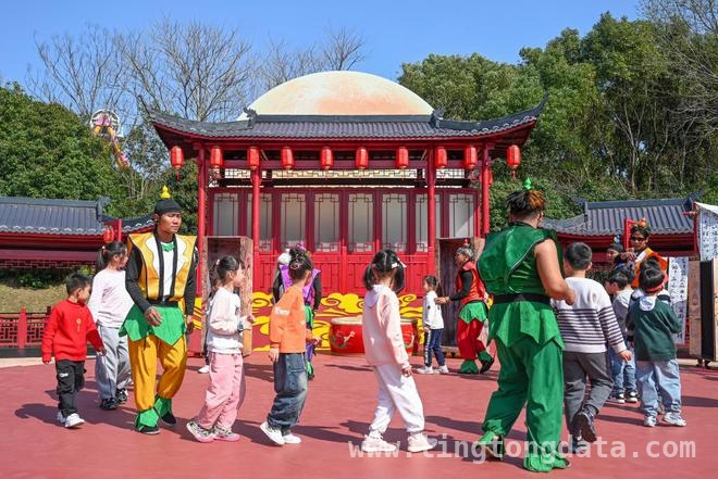2025上海欢乐谷国潮文化节，多维次元穿越之旅！，上海欢乐谷国潮文化节，开启今春国风狂欢！