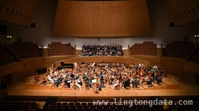 “上海之春”奏响时代乐章，经典与新人共绽光芒，第40届“上海之春”：音乐传承的舞台，新人闪耀的起点