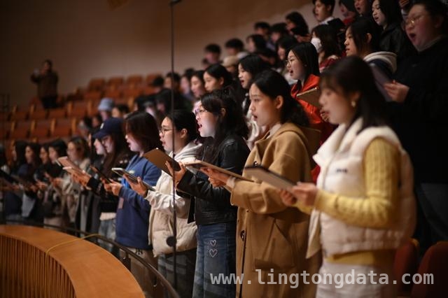 “上海之春”奏响时代乐章，经典与新人共绽光芒，第40届“上海之春”：音乐传承的舞台，新人闪耀的起点