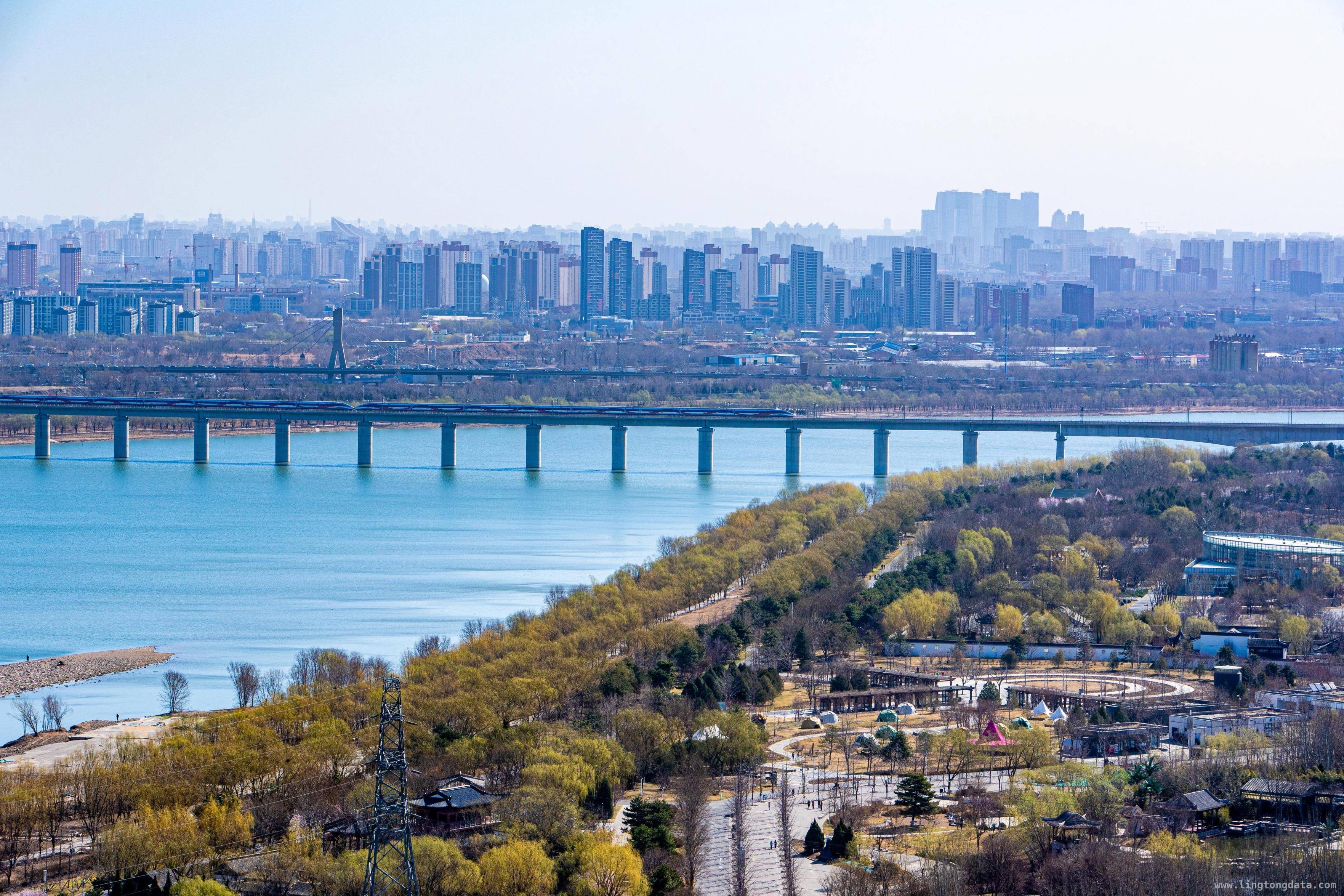 登永定塔瞰京城美景，北京园博园国潮嘉年华引游客热捧，国潮盛宴来袭！北京园博园永定塔开放，开启春日独特之旅