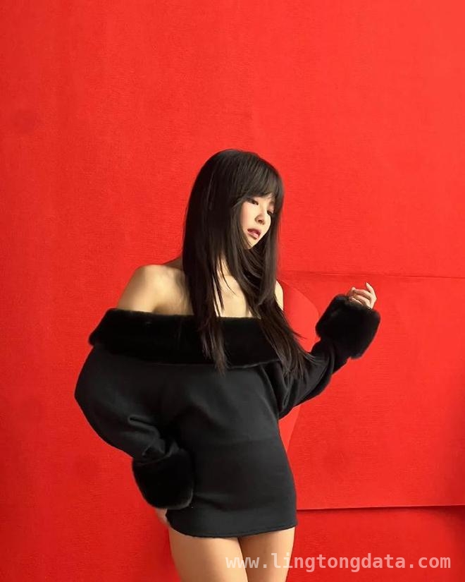 Jennie巴黎舞台魅力升级，大胆风格获赞誉，BLACKPINK Jennie巴黎舞台：从争议到赞誉的华丽转身
