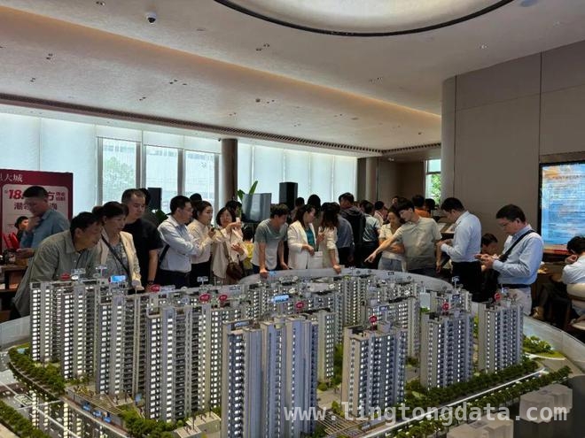上海楼市“小阳春”：一手房二手房热度双升，政策带动下，上海楼市“回稳向好”态势明显
