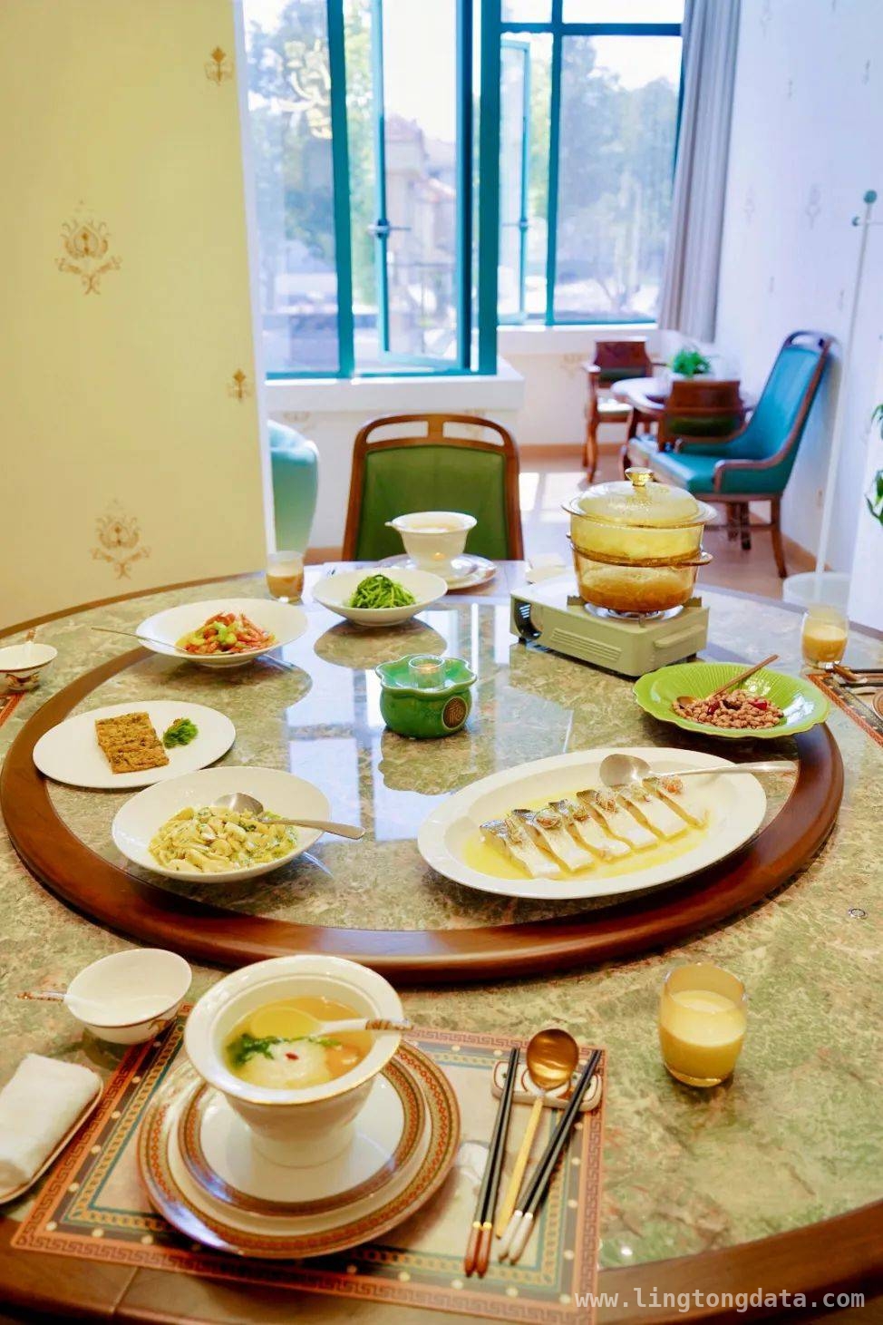 5. 赵巷春日舌尖浪漫：花卉入馔与多元美食体验，1. 赵巷春日美食之旅：花卉、轻食与粤味的盛宴
