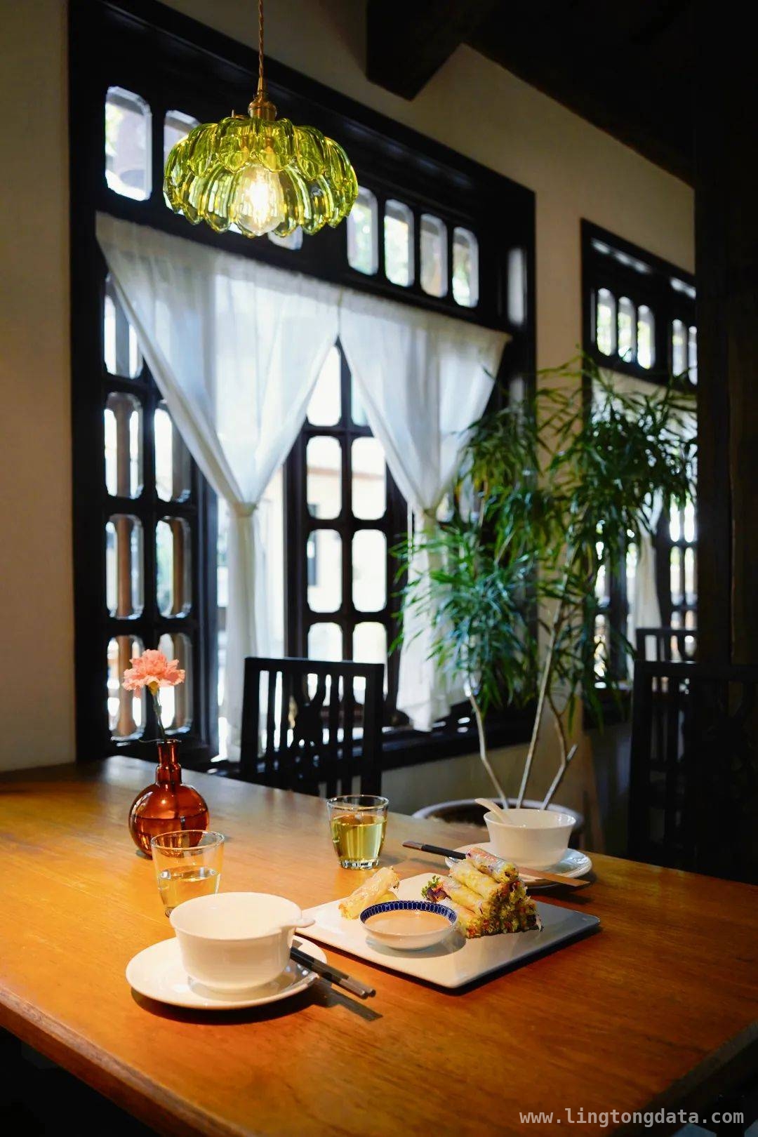 5. 赵巷春日舌尖浪漫：花卉入馔与多元美食体验，1. 赵巷春日美食之旅：花卉、轻食与粤味的盛宴
