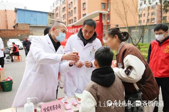 滕州市中心人民医院多党支部社区义诊，提升居民健康意识，党员“双报到”！滕州市中心人民医院多支部杏花村社区送健康