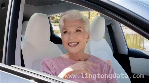 梅耶·马斯克体验焕新Model Y，赞不绝口！，焕新Model Y获梅耶·马斯克盛赞，魅力究竟何在？