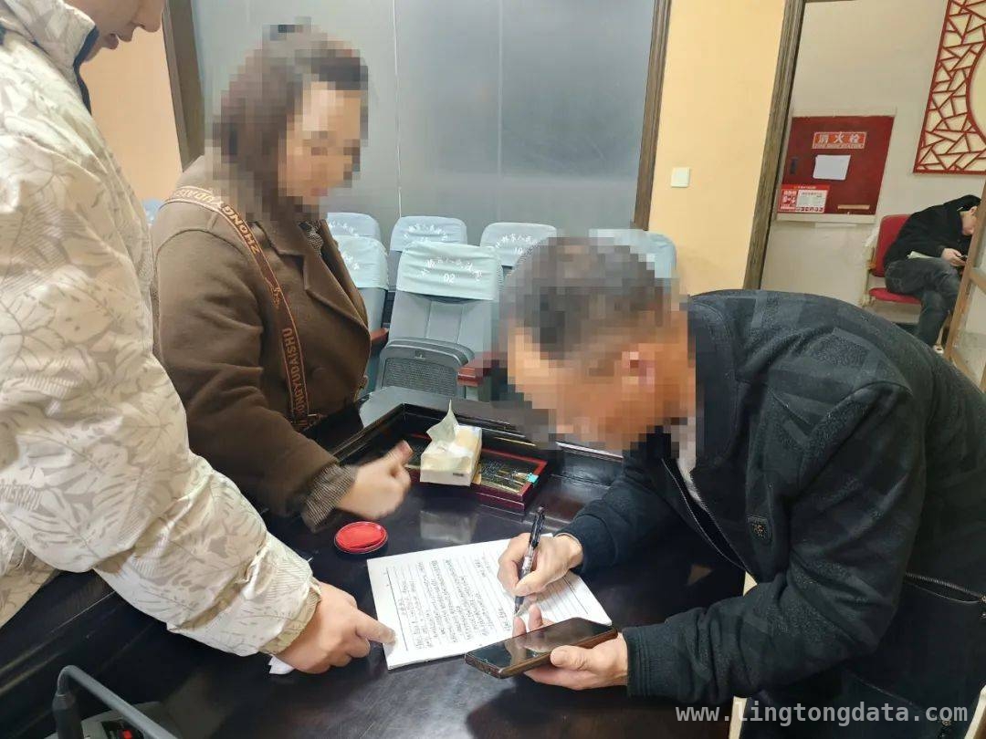 直击什邡法院“执行110”连续两晚的精彩执行瞬间，深夜警灯耀正义：什邡法院“执行110”两晚出击显神威