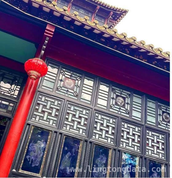许绍雄携妻游祖业，显赫背景下的豁达生活，老戏骨许绍雄：显赫家世与豁达人生