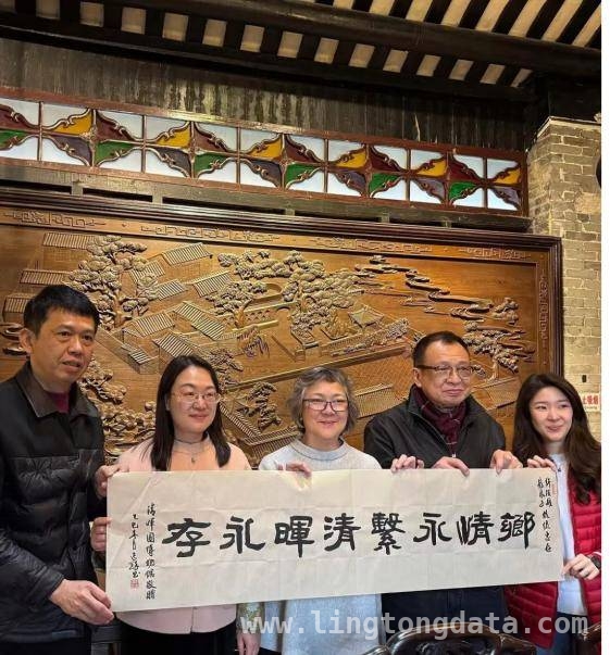 许绍雄携妻游祖业，显赫背景下的豁达生活，老戏骨许绍雄：显赫家世与豁达人生