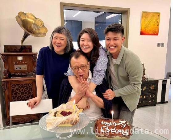 许绍雄携妻游祖业，显赫背景下的豁达生活，老戏骨许绍雄：显赫家世与豁达人生