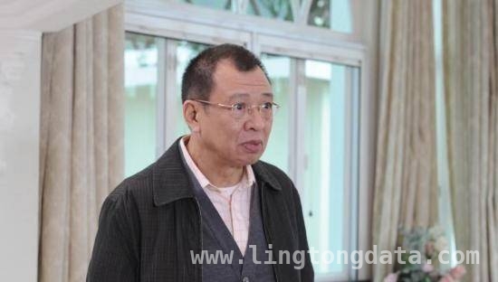 许绍雄携妻游祖业，显赫背景下的豁达生活，老戏骨许绍雄：显赫家世与豁达人生