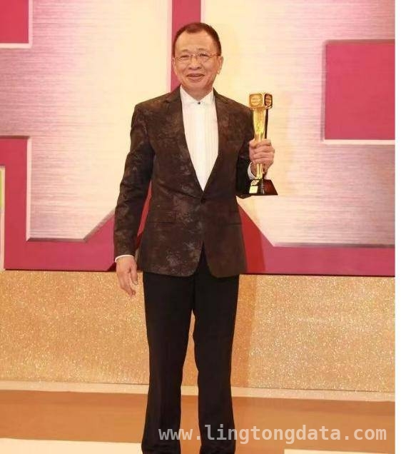 许绍雄携妻游祖业，显赫背景下的豁达生活，老戏骨许绍雄：显赫家世与豁达人生