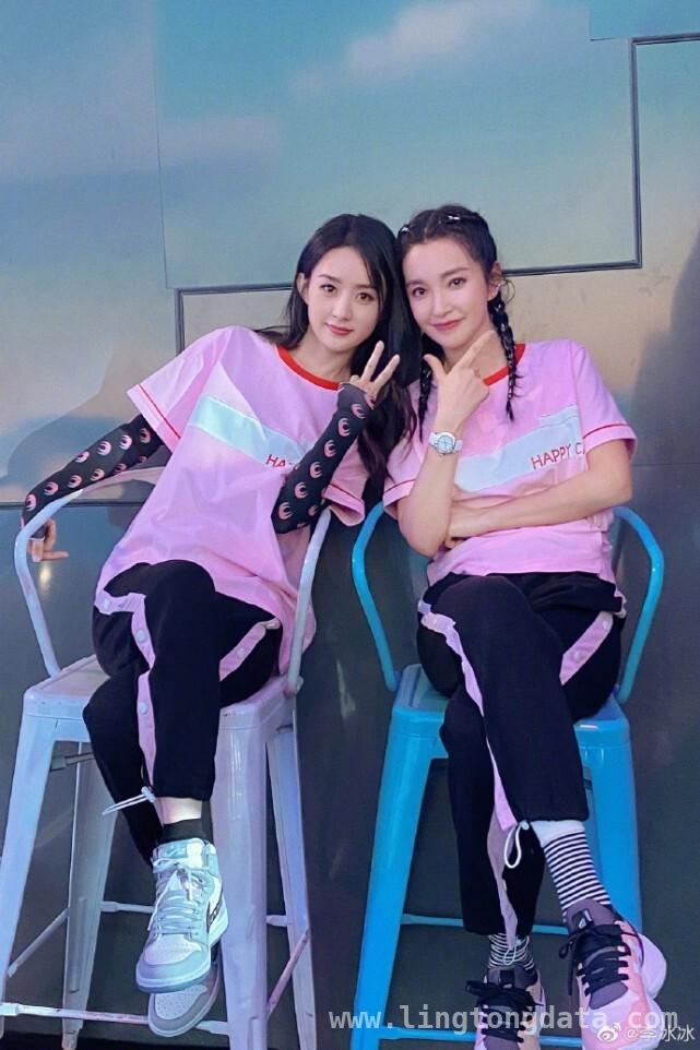 黄晓明赵丽颖剧组聚餐照上热搜，背后情谊太感人