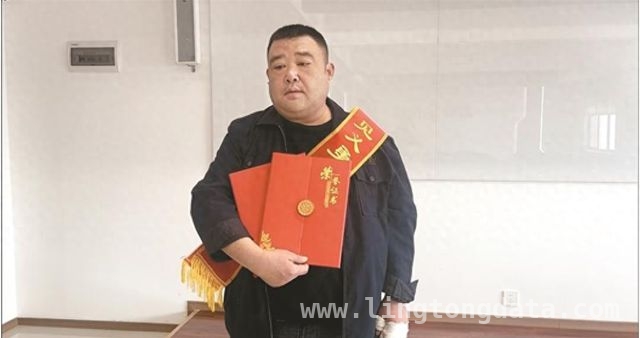 西安“好的哥”张望：见义勇为书写英雄篇章 平凡的哥勇敢救人，彰显大爱精神