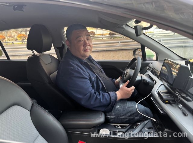 西安“好的哥”张望：见义勇为书写英雄篇章 平凡的哥勇敢救人，彰显大爱精神