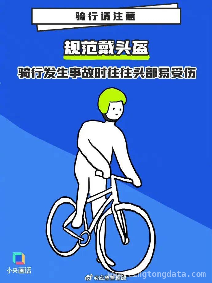 消防员归队途中现英勇一幕，救助车祸女子，归队路上，消防员为女子撑起“安全伞”