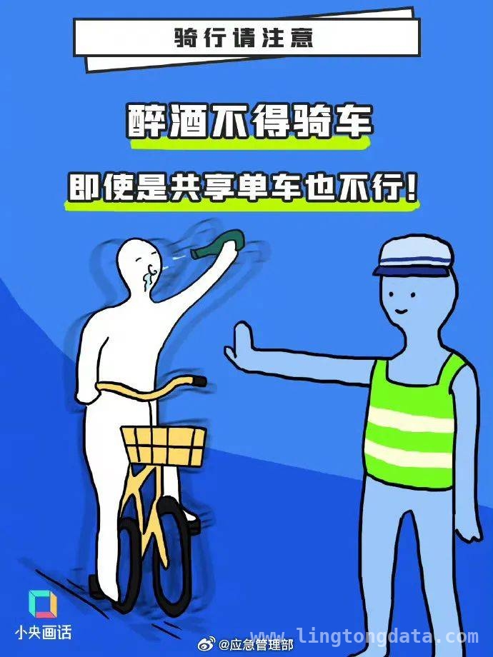 消防员归队途中现英勇一幕，救助车祸女子，归队路上，消防员为女子撑起“安全伞”