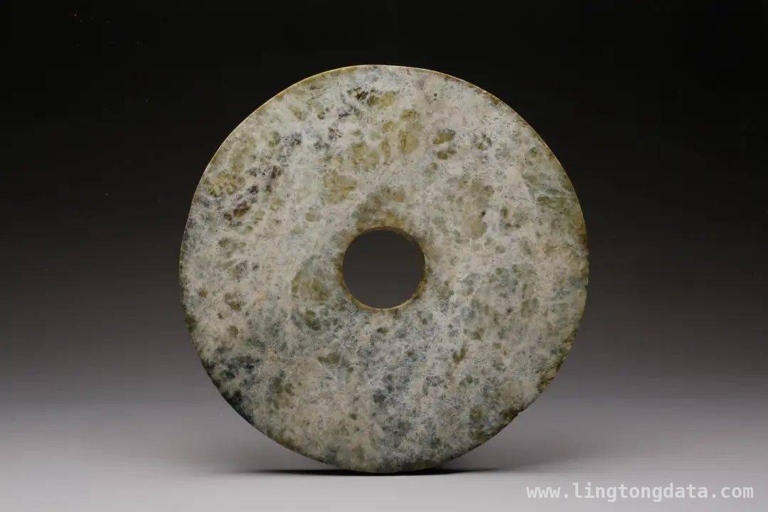 谷纹玉璧：从海外流浪到海南“安家”的文化传奇，谷纹玉璧：穿越千年，诉说农耕文明的故事