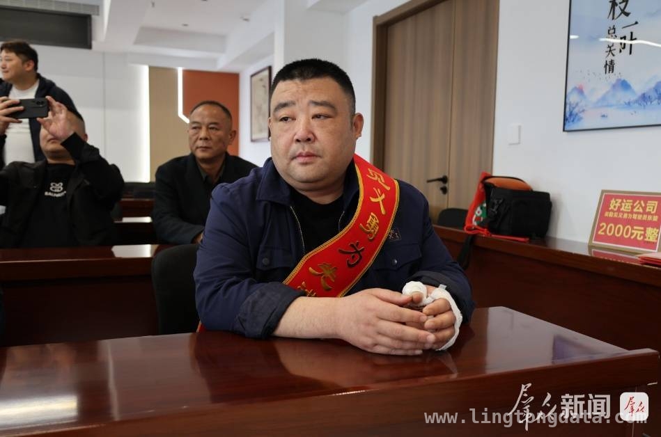 “手伤事小，人命关天”，西安的哥勇救四人获赞誉