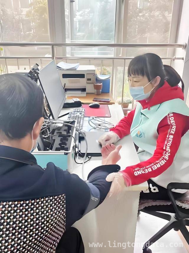 26年如一日，高程程在基层医疗一线绽放光芒，从青春到韶华，高程程坚守基层医疗的赤诚之路