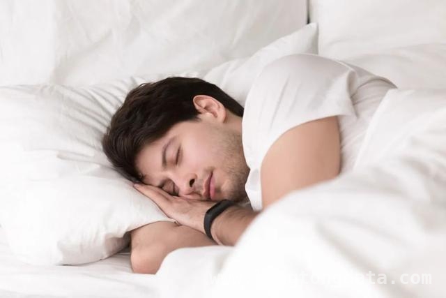 关注睡眠质量：鼾声、“鬼压床”等问题全解析