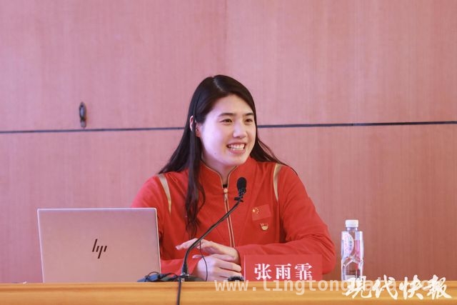 奥运冠军张雨霏走进南体，共话两会精神与奥运梦想，奥运传奇张雨霏：在南体传递两会精神，续写奥运新辉煌