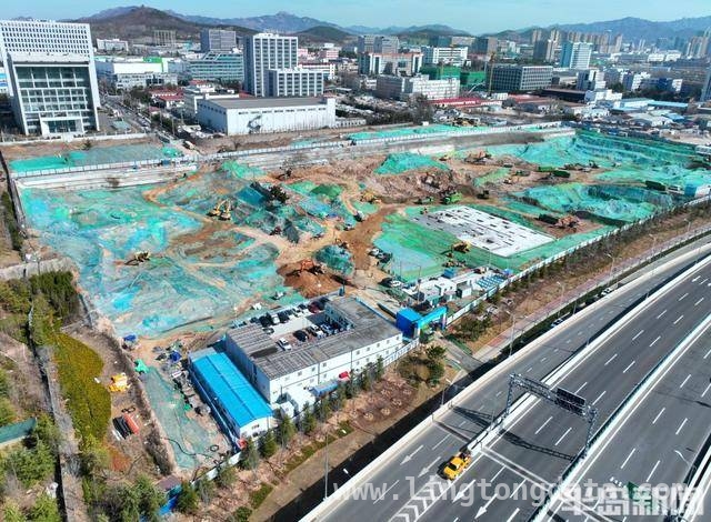 3月25日，崂山区人民医院项目施工现场热火朝天！，崂山区人民医院项目建设正酣，未来可期！