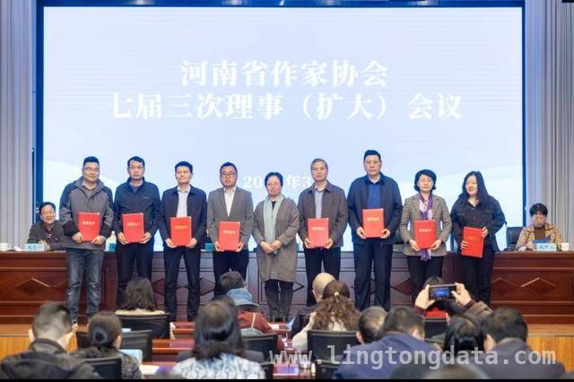 文学之星张中民：多部佳作入选，荣誉加身风采扬